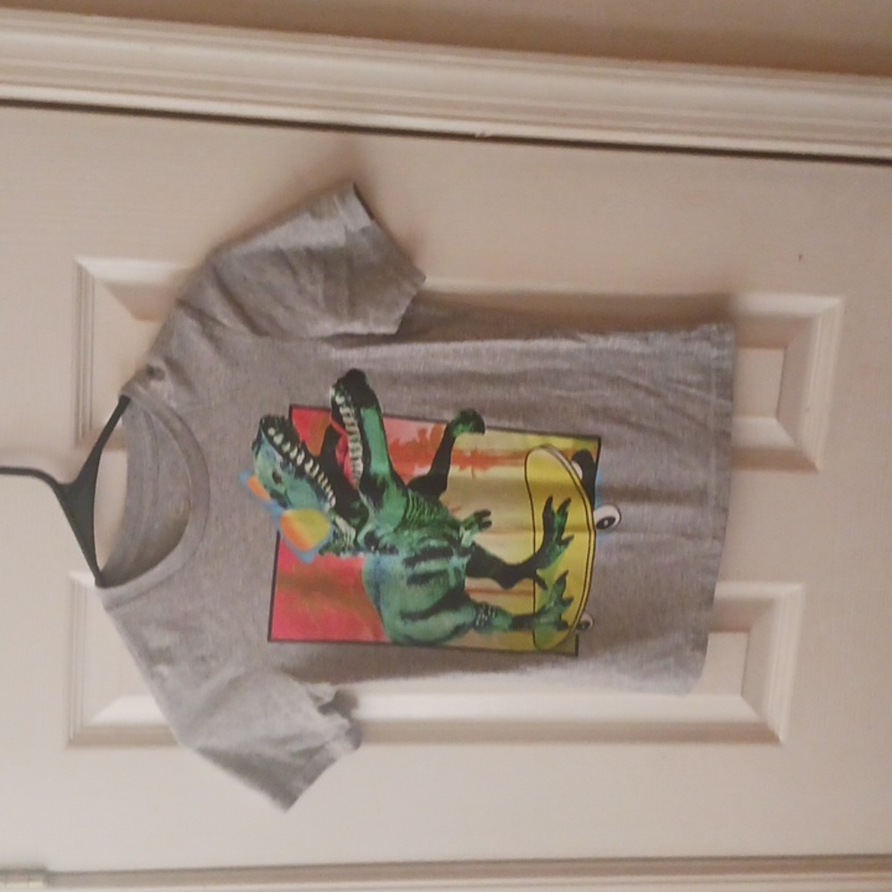 Boys wonder nation size 6/7. Short sleeve shirt.